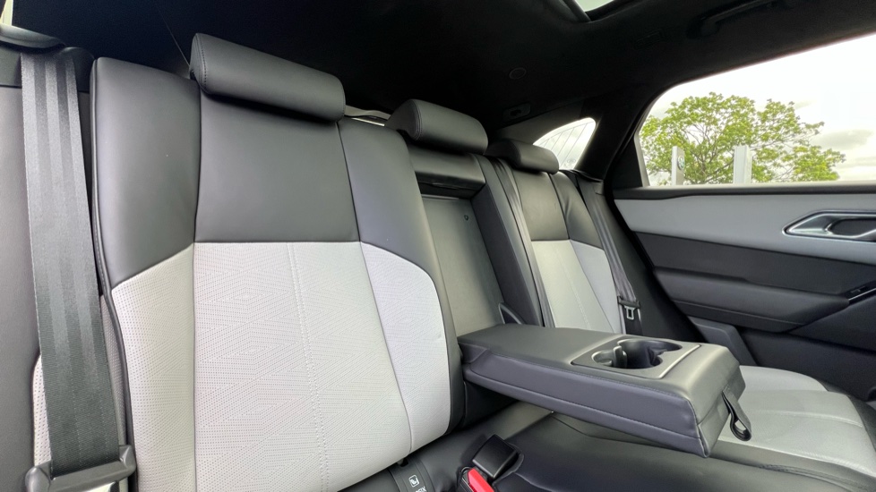 Land Rover Range Rover Velar 2.0 D200 MHEV Autobiography 5dr Auto [Revised] Diesel Estate - Image 33