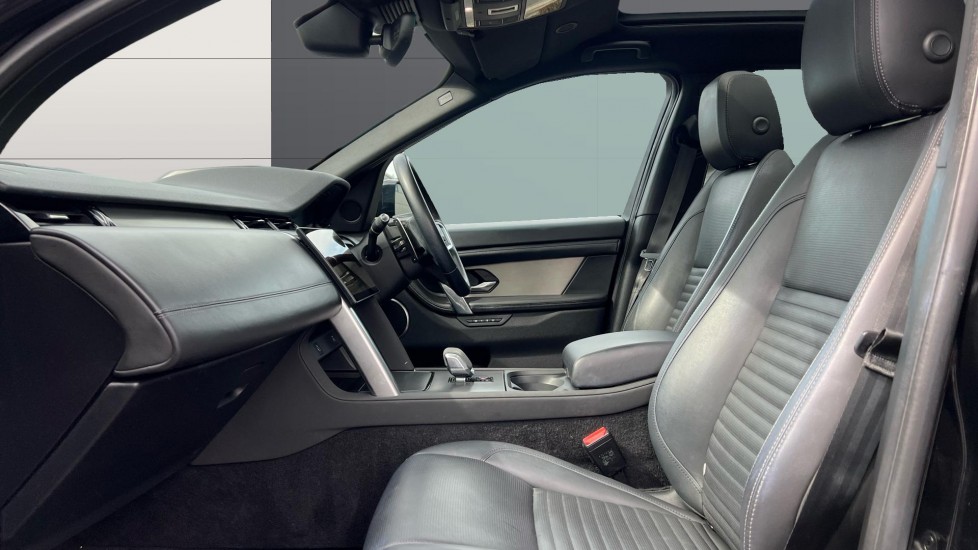 Land Rover Discovery Sport 2.0 D200 Dynamic HSE 5dr Auto [7 Seat] Diesel Station Wagon - Image 3