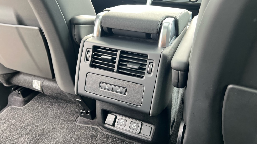 Land Rover Discovery 3.0 D350 Dynamic HSE 5dr Auto Diesel Station Wagon - Image 18