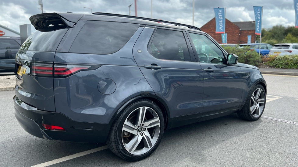 Land Rover Discovery 3.0 D350 Dynamic HSE 5dr Auto Diesel Station Wagon - Image 27