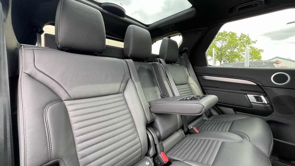Land Rover Discovery 3.0 D350 Dynamic HSE 5dr Auto Diesel Station Wagon - Image 34