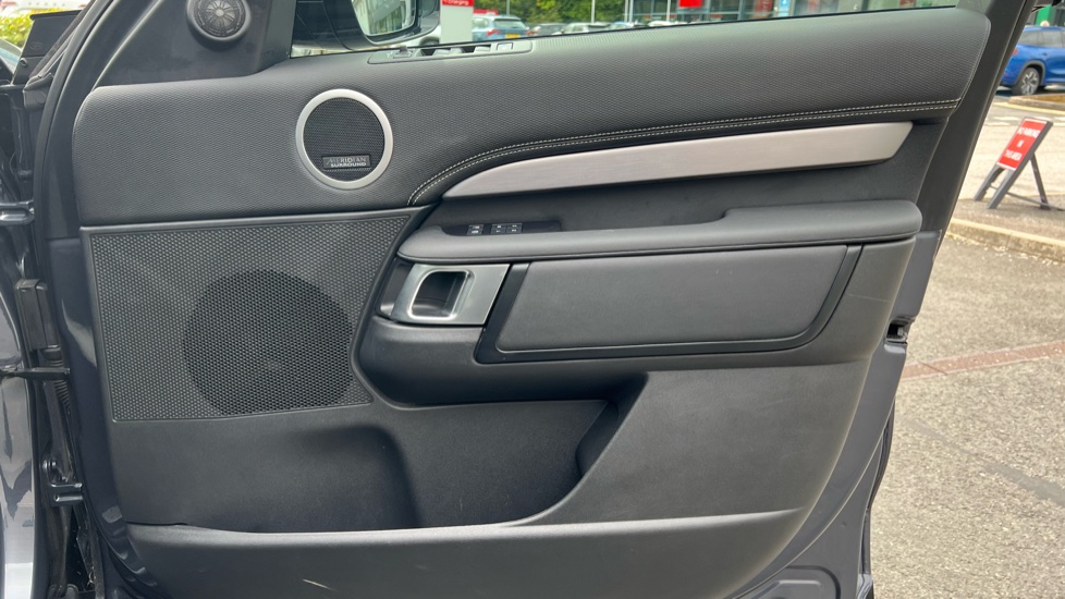 Land Rover Discovery 3.0 D350 Dynamic HSE 5dr Auto Diesel Station Wagon - Image 35