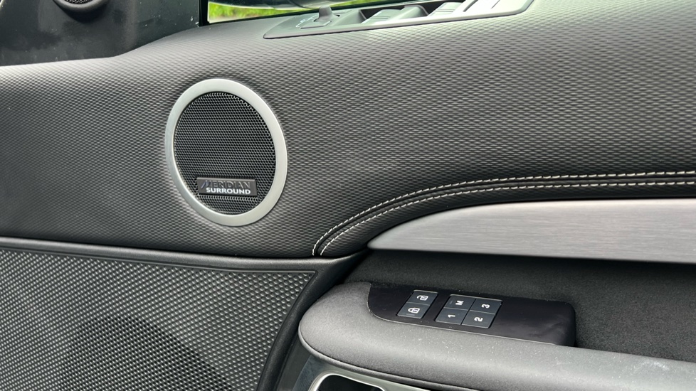 Land Rover Discovery 3.0 D350 Dynamic HSE 5dr Auto Diesel Station Wagon - Image 36