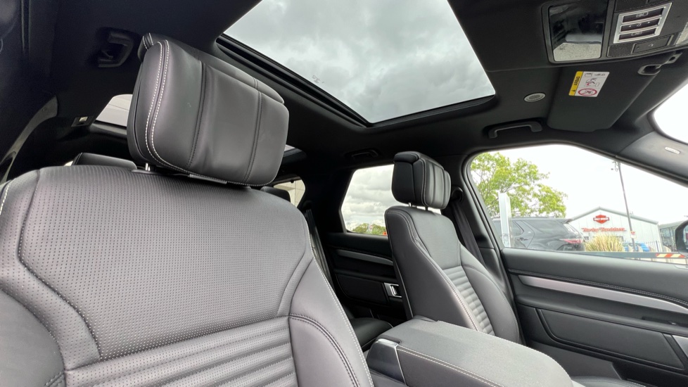 Land Rover Discovery 3.0 D350 Dynamic HSE 5dr Auto Diesel Station Wagon - Image 38