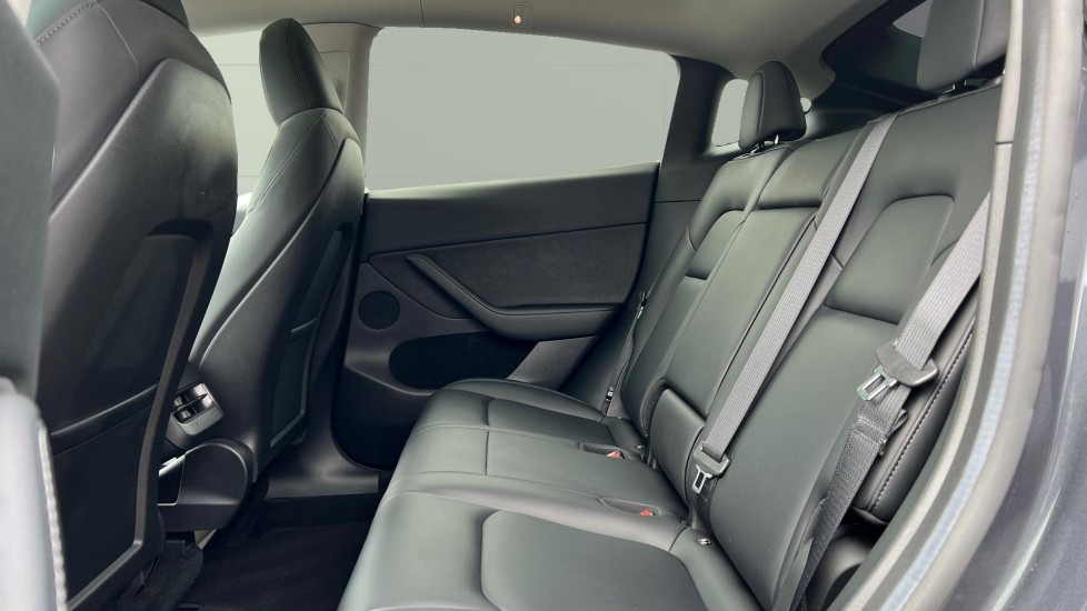 Tesla Model Y Long Range AWD 5dr Auto Electric Hatchback - Image 4