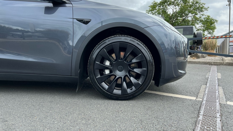 Tesla Model Y Long Range AWD 5dr Auto Electric Hatchback - Image 8