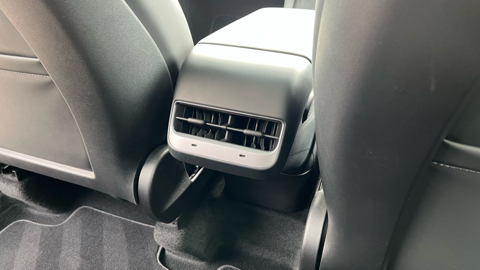 Tesla Model Y Long Range AWD 5dr Auto Electric Hatchback - Image 18