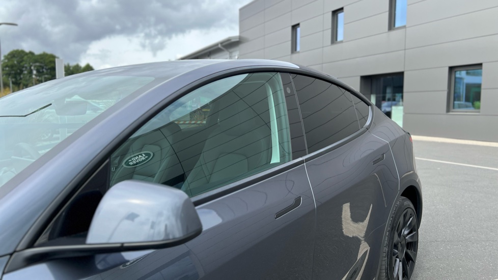 Tesla Model Y Long Range AWD 5dr Auto Electric Hatchback - Image 22