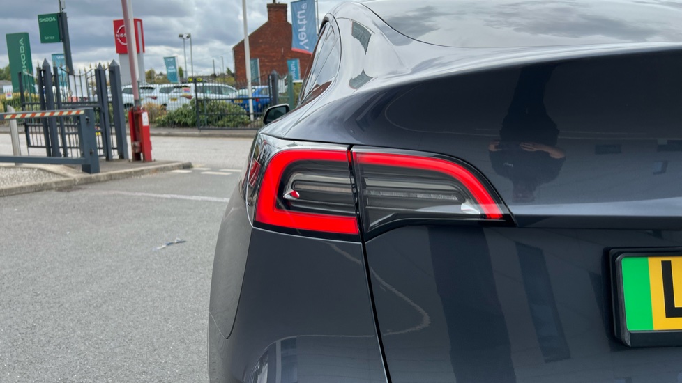 Tesla Model Y Long Range AWD 5dr Auto Electric Hatchback - Image 30
