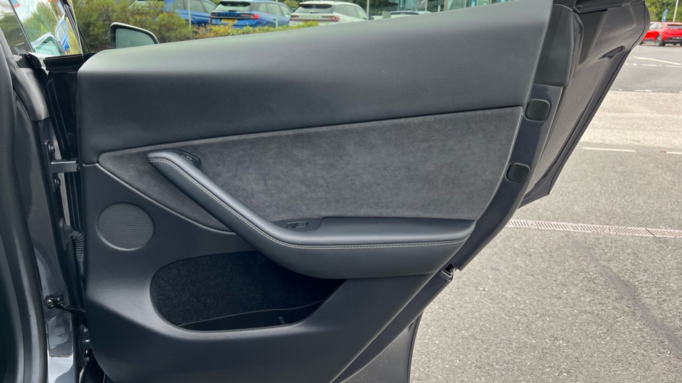 Tesla Model Y Long Range AWD 5dr Auto Electric Hatchback - Image 31