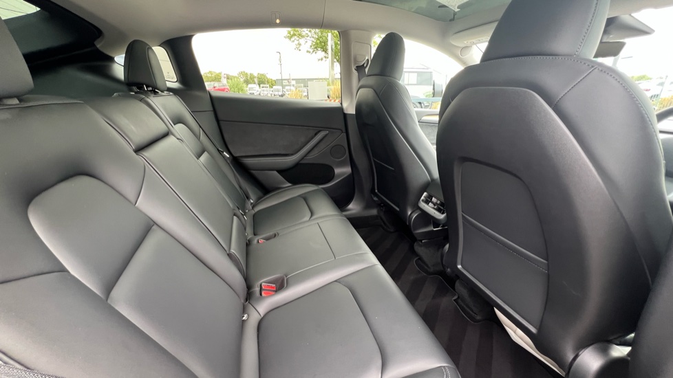 Tesla Model Y Long Range AWD 5dr Auto Electric Hatchback - Image 32