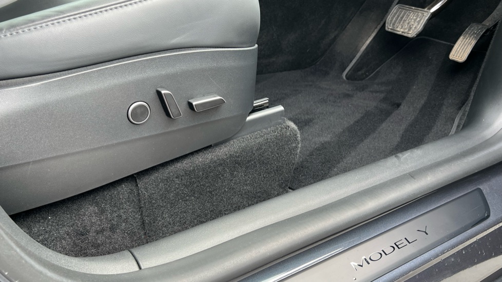 Tesla Model Y Long Range AWD 5dr Auto Electric Hatchback - Image 35