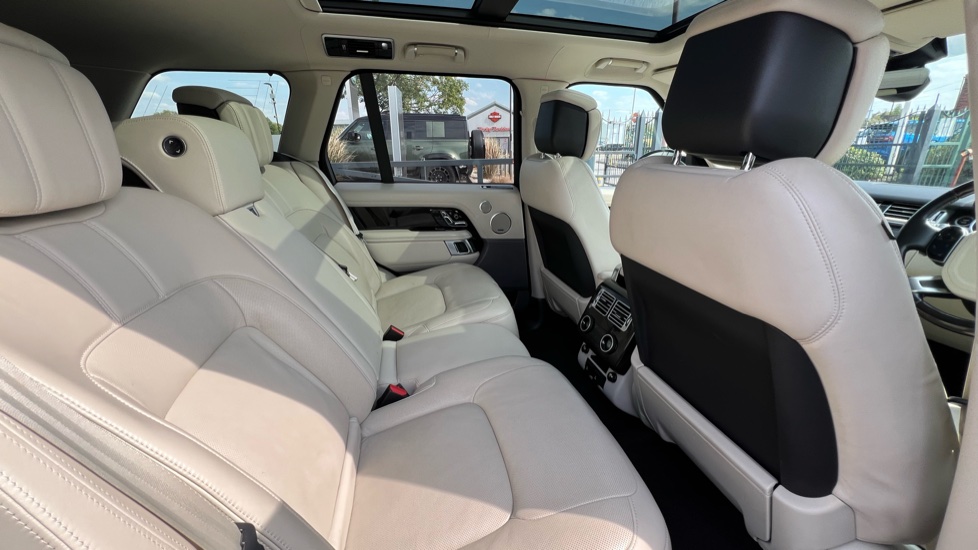 Land Rover Range Rover 5.0 V8 S/C Autobiography 4dr Auto Petrol Estate - Image 32