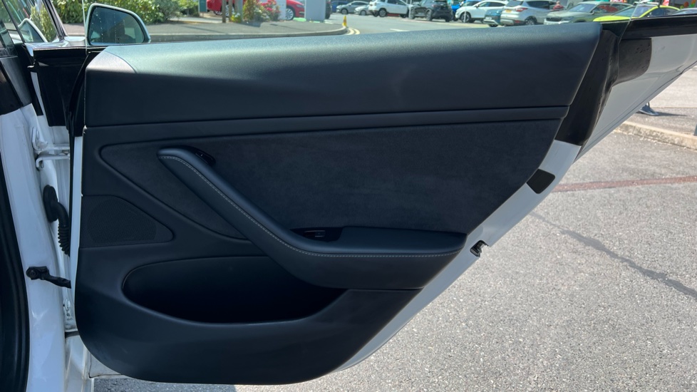 Tesla Model 3 Long Range AWD 4dr Auto Electric Saloon - Image 31