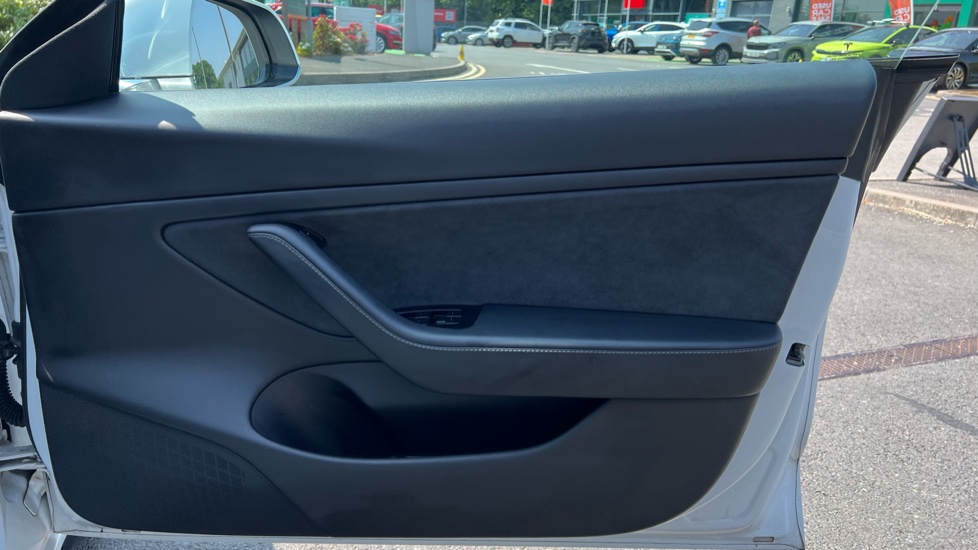 Tesla Model 3 Long Range AWD 4dr Auto Electric Saloon - Image 34
