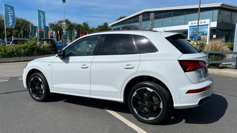 Audi Q5 45 TFSI Quattro Black Edition 5dr S Tronic Petrol Estate - Image 21