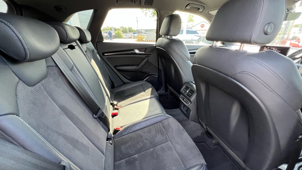 Audi Q5 45 TFSI Quattro Black Edition 5dr S Tronic Petrol Estate - Image 32