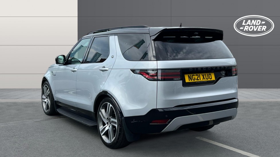 Land Rover Discovery 3.0 D300 R-Dynamic SE 5dr Auto Diesel Station Wagon - Image 2