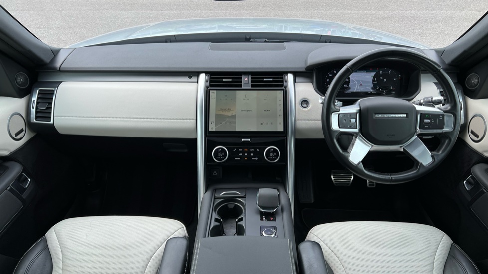 Land Rover Discovery 3.0 D300 R-Dynamic SE 5dr Auto Diesel Station Wagon - Image 9