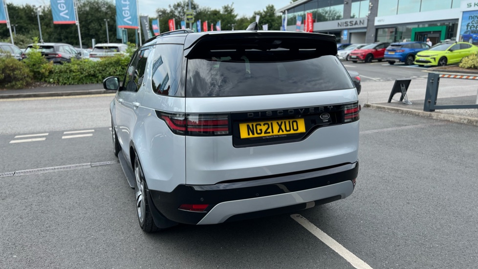 Land Rover Discovery 3.0 D300 R-Dynamic SE 5dr Auto Diesel Station Wagon - Image 28