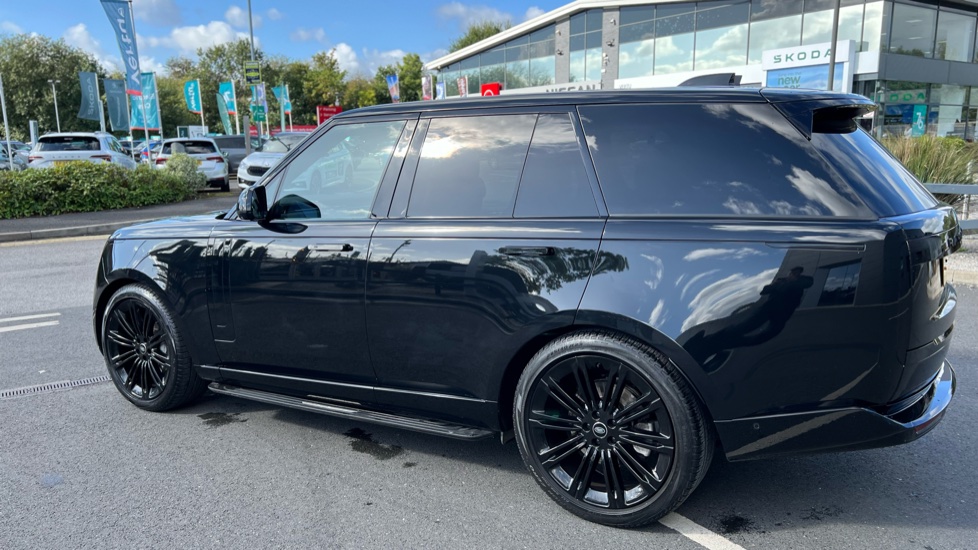 Land Rover Range Rover 3.0 D300 SE 4dr Auto Diesel Estate - Image 21