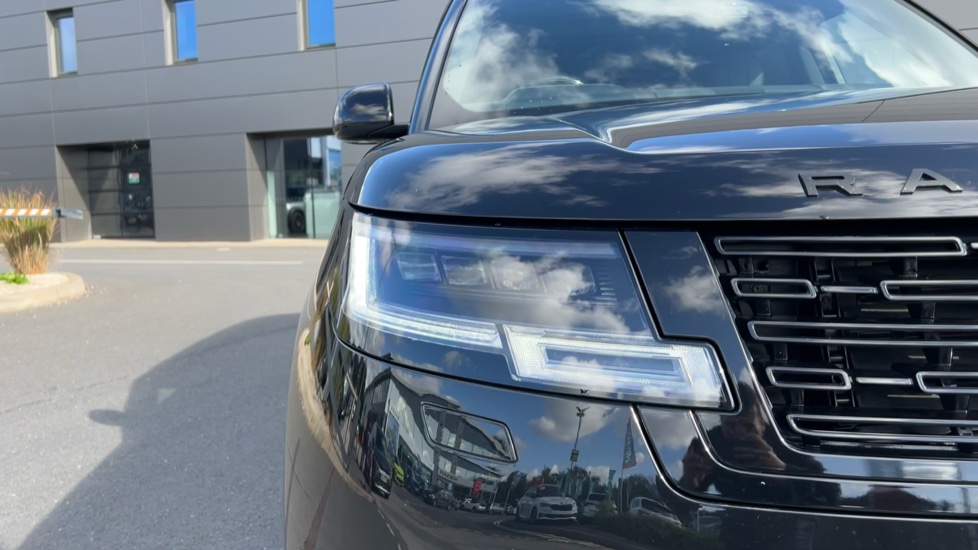 Land Rover Range Rover 3.0 D300 SE 4dr Auto Diesel Estate - Image 29