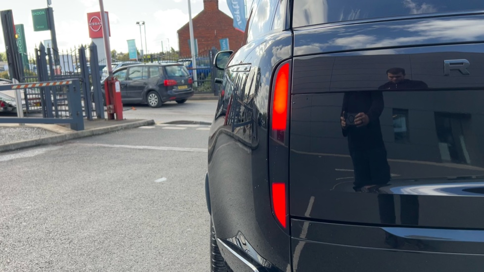 Land Rover Range Rover 3.0 D300 SE 4dr Auto Diesel Estate - Image 30