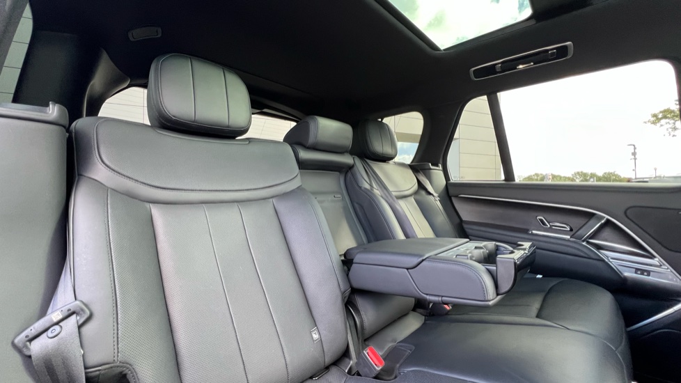 Land Rover Range Rover 3.0 D300 SE 4dr Auto Diesel Estate - Image 33