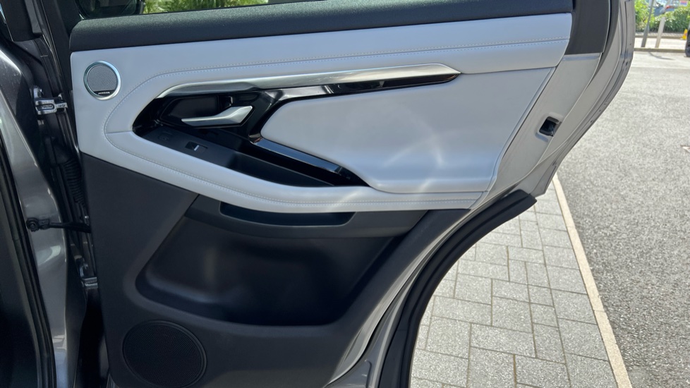 Land Rover Range Rover Evoque 1.5 P300e R-Dynamic HSE 5dr Auto Hatchback - Image 31