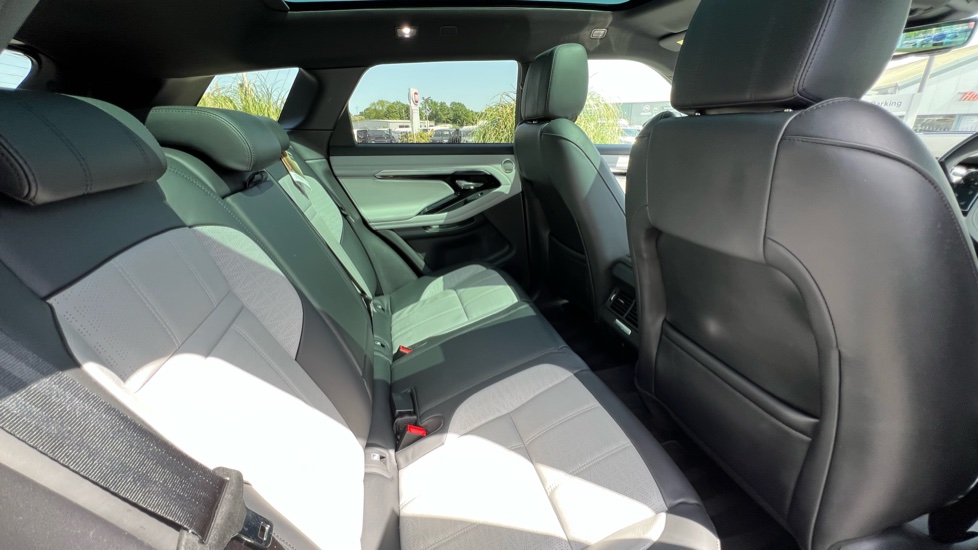 Land Rover Range Rover Evoque 1.5 P300e R-Dynamic HSE 5dr Auto Hatchback - Image 32