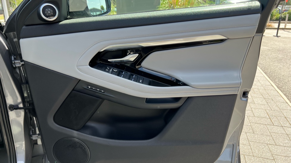 Land Rover Range Rover Evoque 1.5 P300e R-Dynamic HSE 5dr Auto Hatchback - Image 34