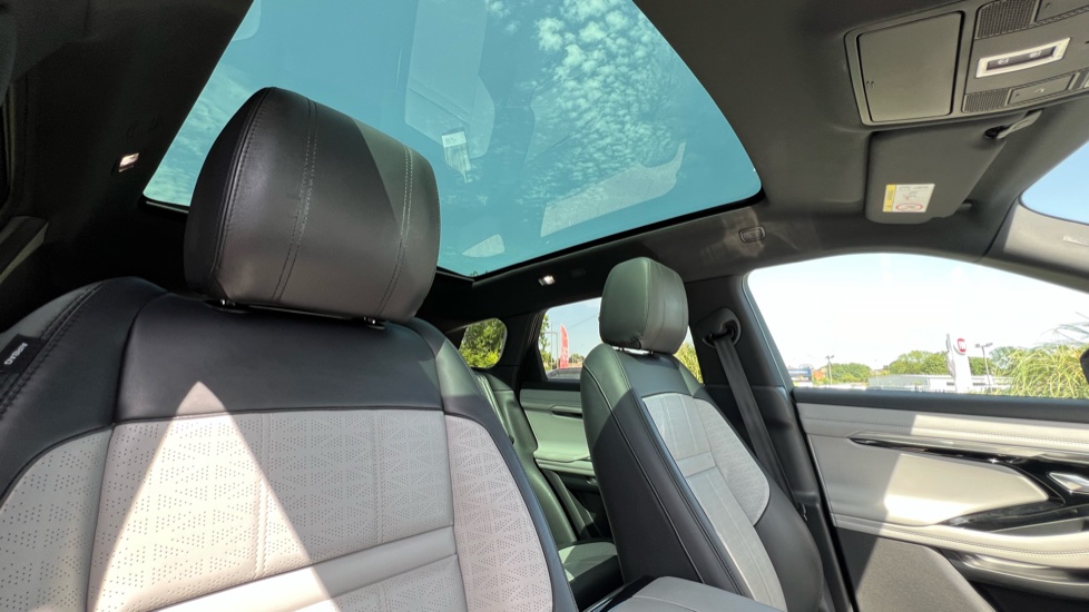 Land Rover Range Rover Evoque 1.5 P300e R-Dynamic HSE 5dr Auto Hatchback - Image 37