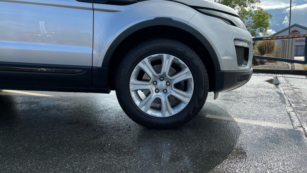 Land Rover Range Rover Evoque 2.0 TD4 SE Tech 5dr Auto Diesel Hatchback - Image 8