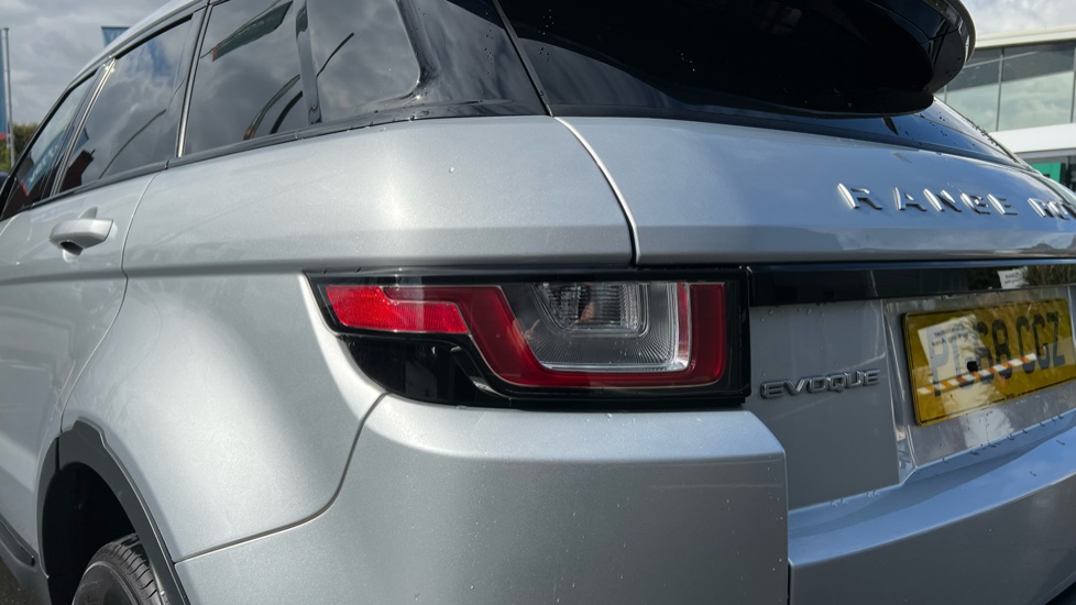 Land Rover Range Rover Evoque 2.0 TD4 SE Tech 5dr Auto Diesel Hatchback - Image 19