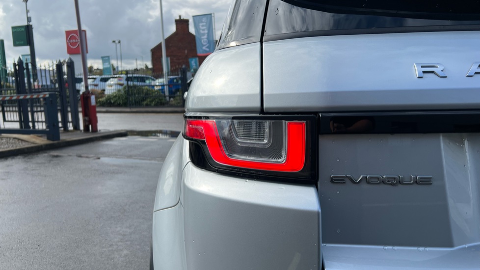 Land Rover Range Rover Evoque 2.0 TD4 SE Tech 5dr Auto Diesel Hatchback - Image 30