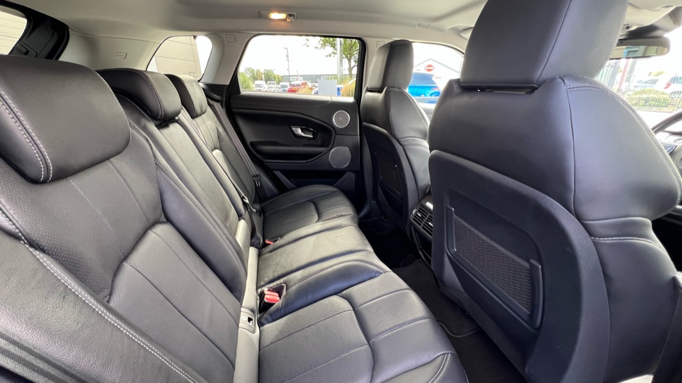 Land Rover Range Rover Evoque 2.0 TD4 SE Tech 5dr Auto Diesel Hatchback - Image 32