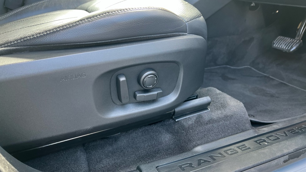 Land Rover Range Rover Evoque 2.0 TD4 SE Tech 5dr Auto Diesel Hatchback - Image 35