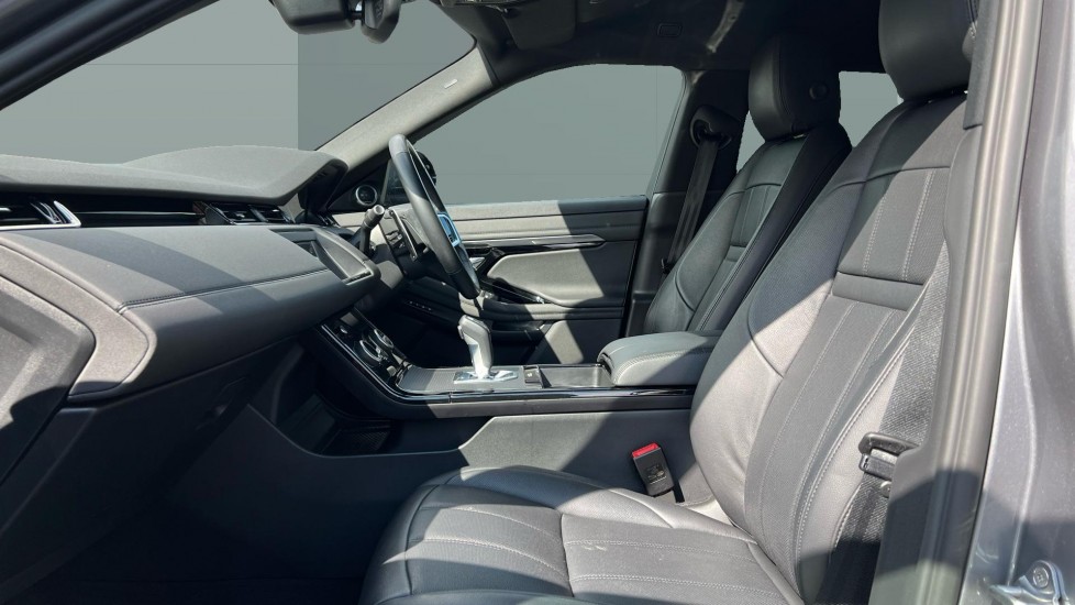 Land Rover Range Rover Evoque 1.5 P300e R-Dynamic SE 5dr Auto Hatchback - Image 3