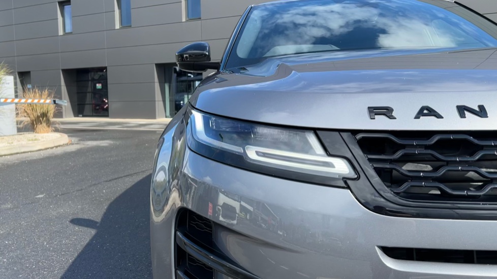 Land Rover Range Rover Evoque 1.5 P300e R-Dynamic SE 5dr Auto Hatchback - Image 29