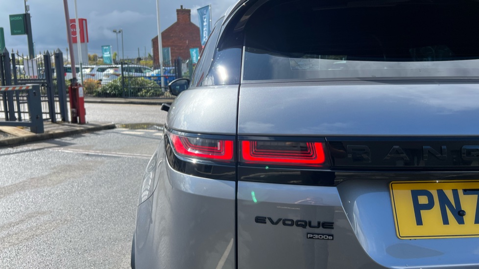 Land Rover Range Rover Evoque 1.5 P300e R-Dynamic SE 5dr Auto Hatchback - Image 30