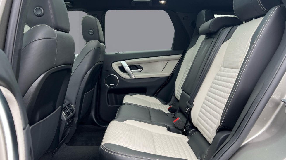 Land Rover Discovery Sport 2.0 P250 Dynamic HSE 5dr Auto [7 Seat] Petrol Station Wagon - Image 4