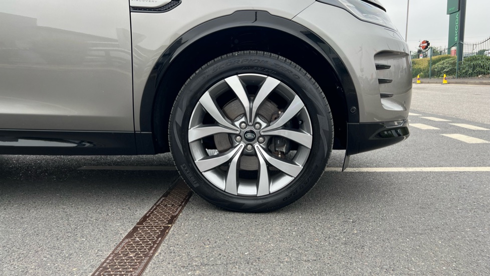 Land Rover Discovery Sport 2.0 P250 Dynamic HSE 5dr Auto [7 Seat] Petrol Station Wagon - Image 8