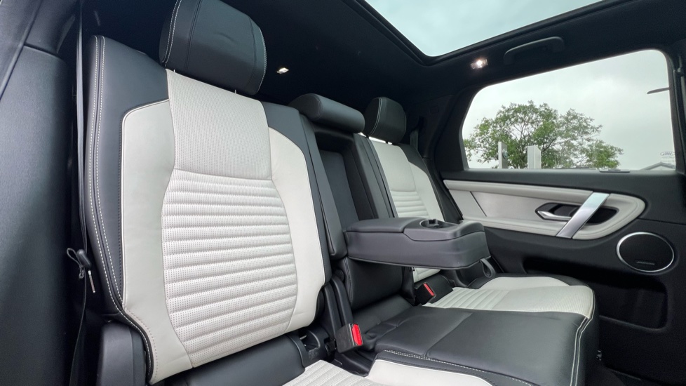 Land Rover Discovery Sport 2.0 P250 Dynamic HSE 5dr Auto [7 Seat] Petrol Station Wagon - Image 33