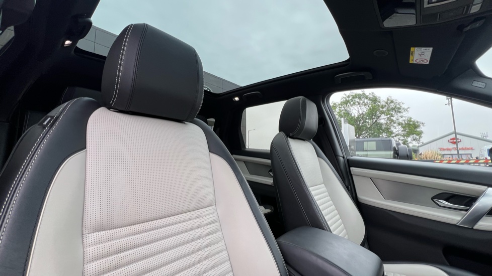 Land Rover Discovery Sport 2.0 P250 Dynamic HSE 5dr Auto [7 Seat] Petrol Station Wagon - Image 37