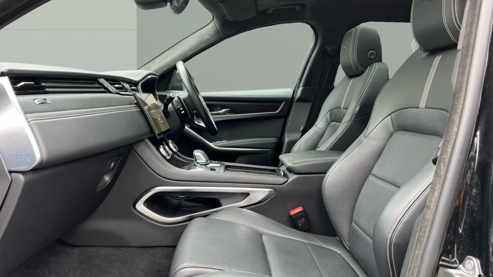 Jaguar F-Pace 2.0 D200 R-Dynamic Black 5dr Auto AWD Diesel Estate - Image 3
