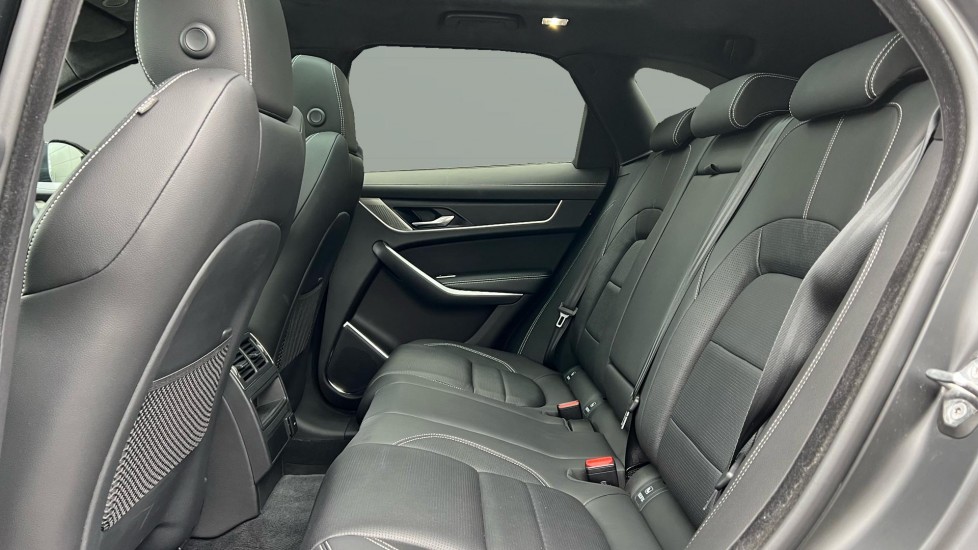Jaguar F-Pace 2.0 D200 R-Dynamic Black 5dr Auto AWD Diesel Estate - Image 4