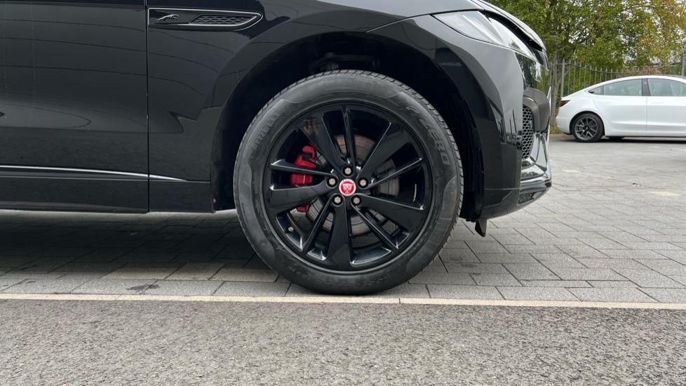 Jaguar F-Pace 2.0 D200 R-Dynamic Black 5dr Auto AWD Diesel Estate - Image 8