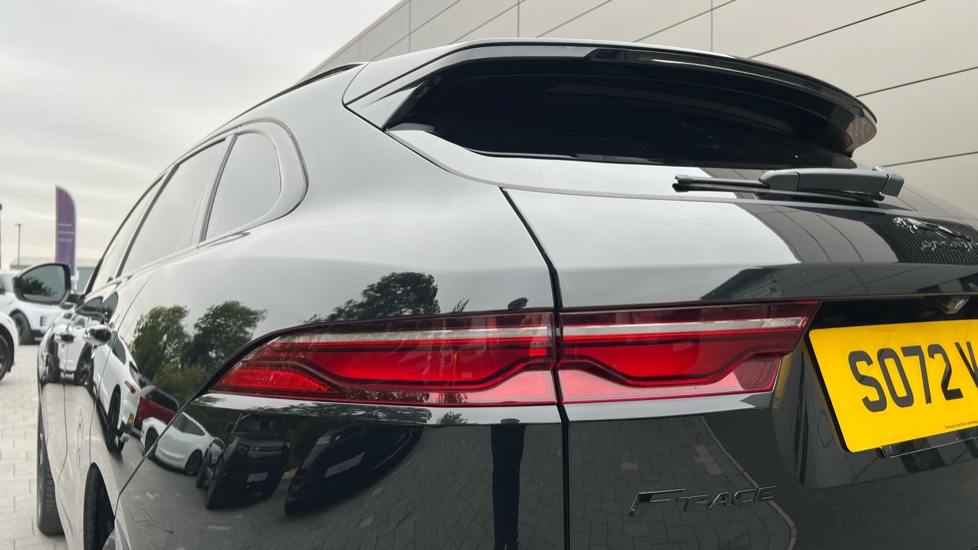 Jaguar F-Pace 2.0 D200 R-Dynamic Black 5dr Auto AWD Diesel Estate - Image 19