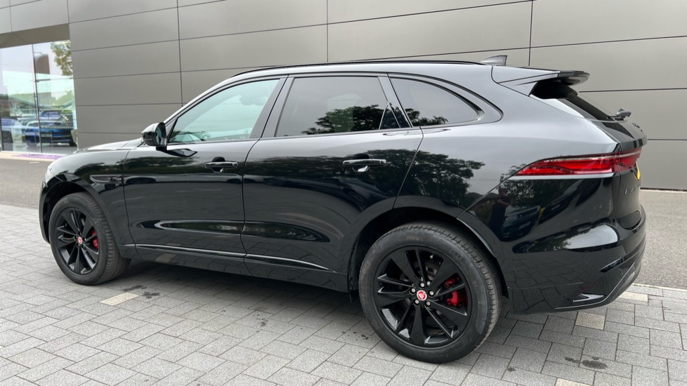 Jaguar F-Pace 2.0 D200 R-Dynamic Black 5dr Auto AWD Diesel Estate - Image 21
