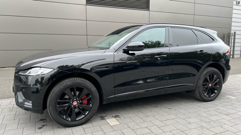 Jaguar F-Pace 2.0 D200 R-Dynamic Black 5dr Auto AWD Diesel Estate - Image 23